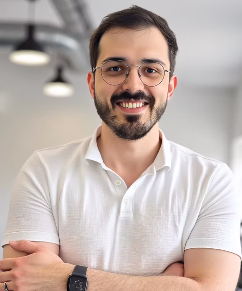 Porträt von Wladi, einem erfahrenen Personal Trainer in Osnabrück, der dich bei deinen Fitnesszielen persönlich unterstützt.